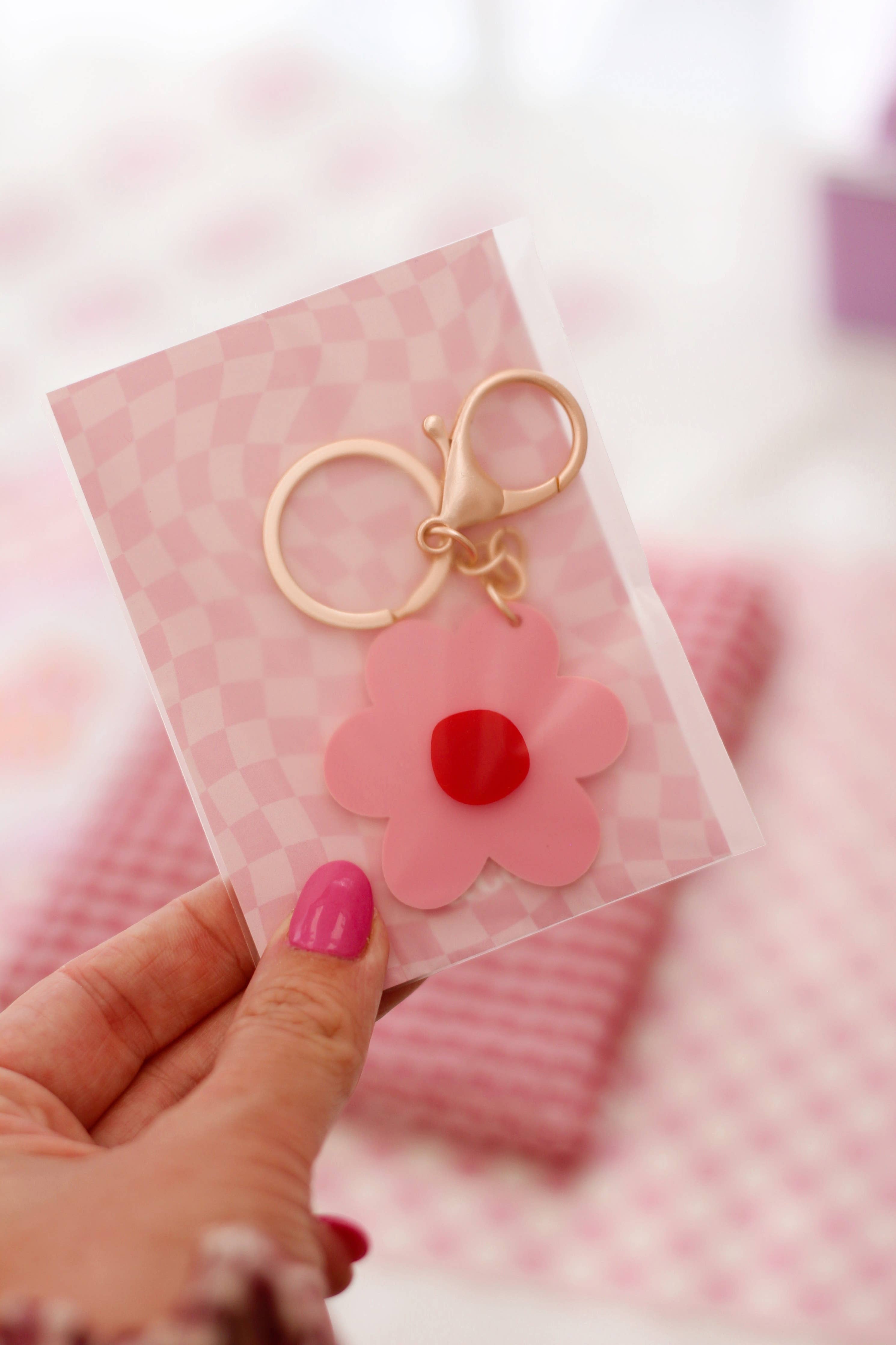 Kiki & Co. Daisy keyring in red and pink with a floral design, attached to a metal keyring.