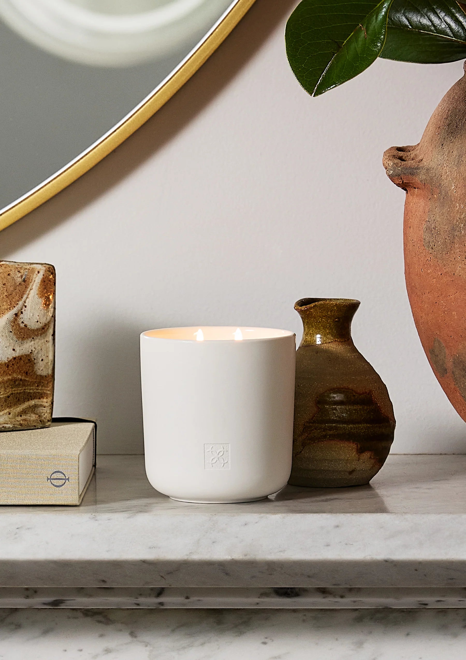 CIrca Pear & Lime soy candle in 300g jar with a white wick and a clear glass container, showcasing fresh fruit scent.