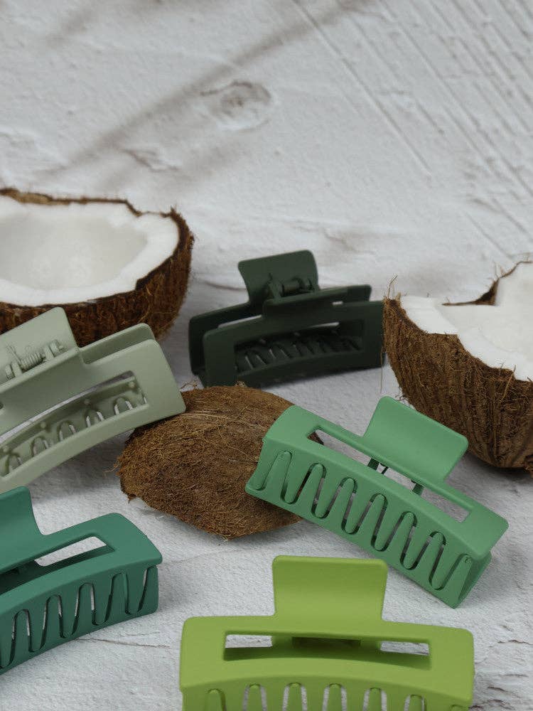 Nakoa The Label elongated rectangle claw clip in pine green, showcasing its sleek design and vibrant color.