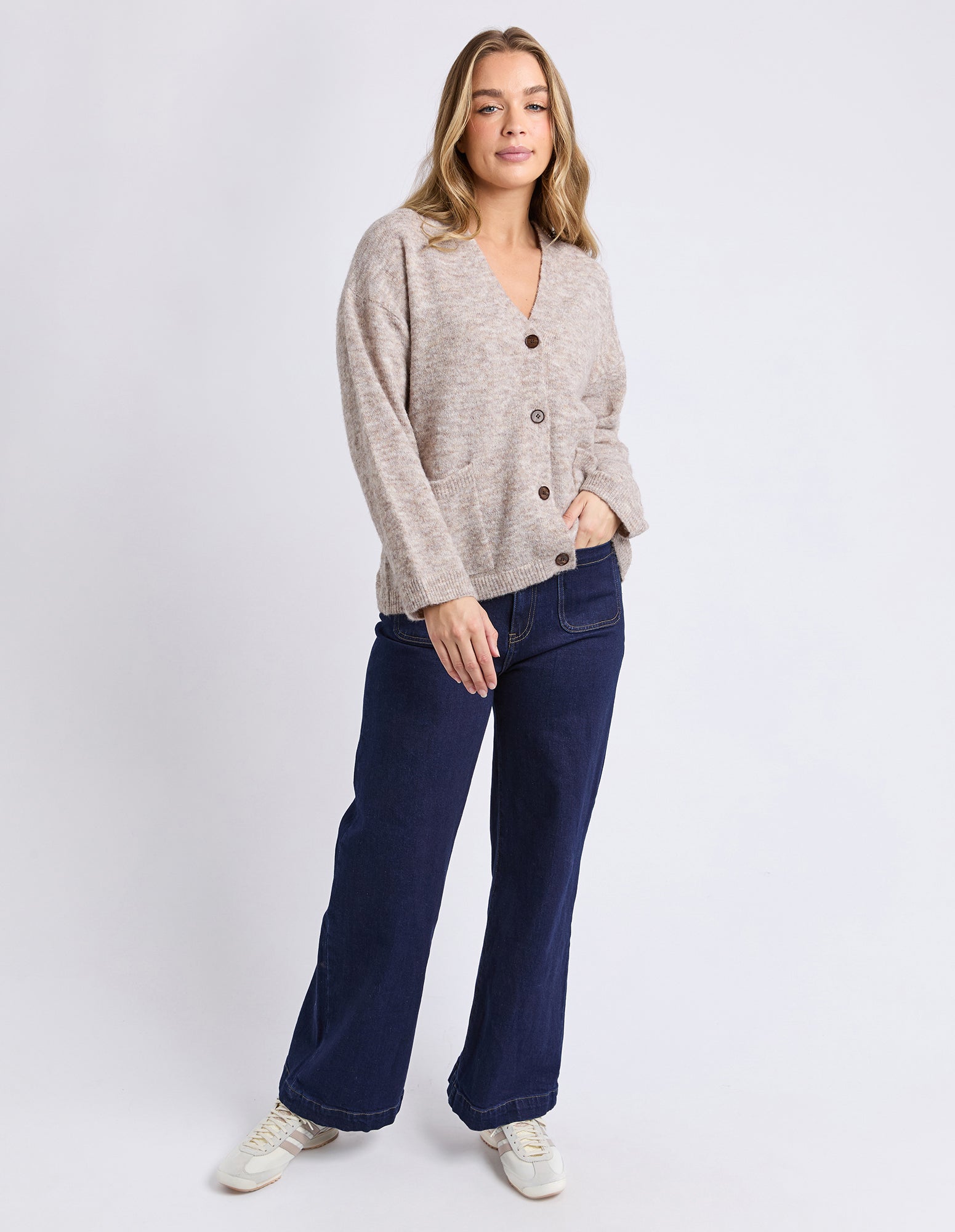 Foxwood Emari Cardi in oatmeal, cozy knit sweater with long sleeves and open front, casual layered look.