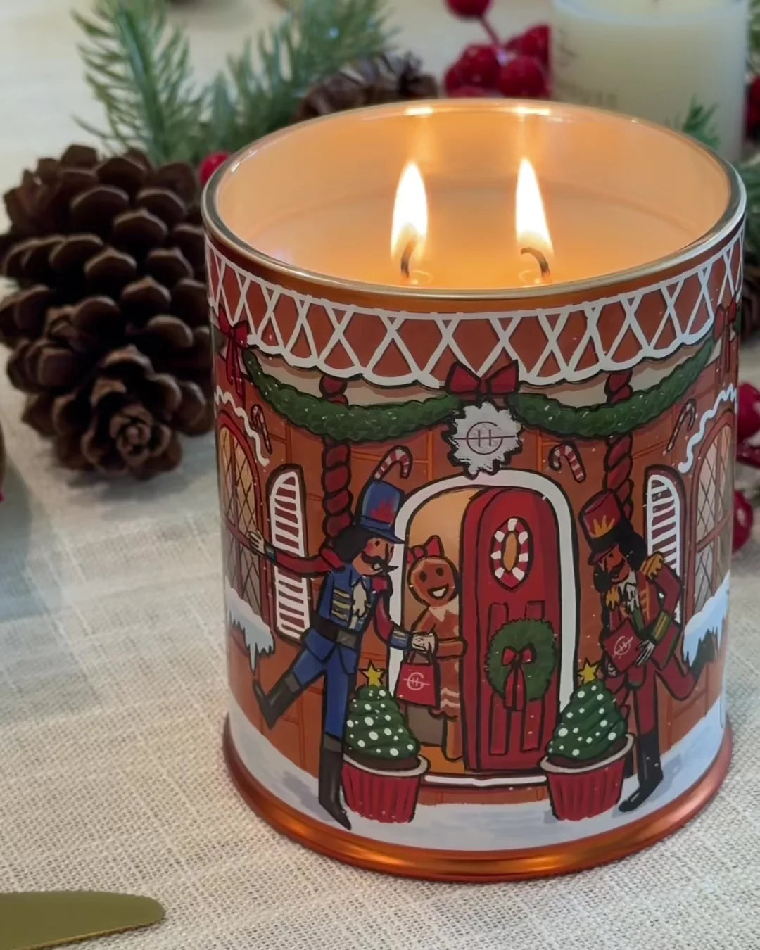 Glasshouse GINGERBREAD HOUSE Festive Spiced Biscuit - 380g Scented Candle