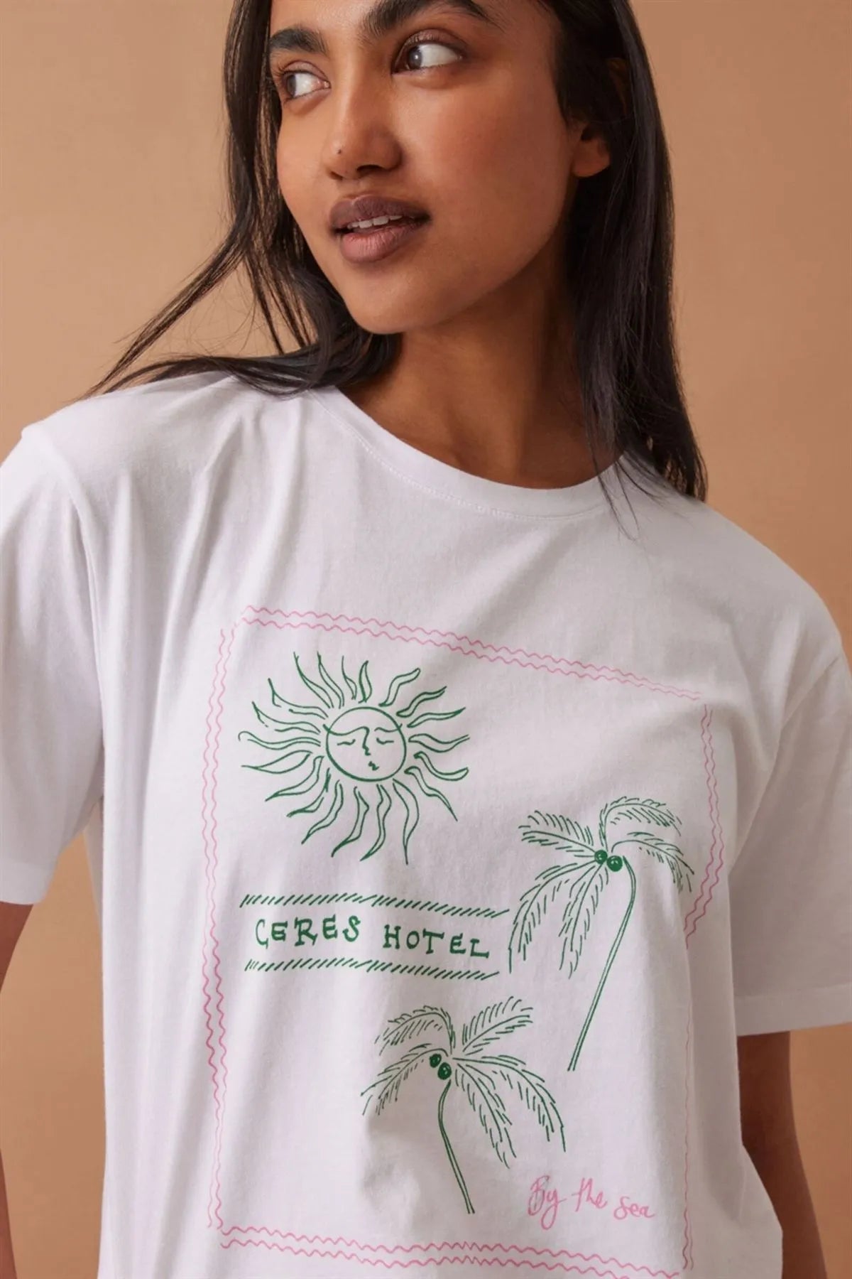 Stevie Slouchy Tee/White/Ceres Hotel