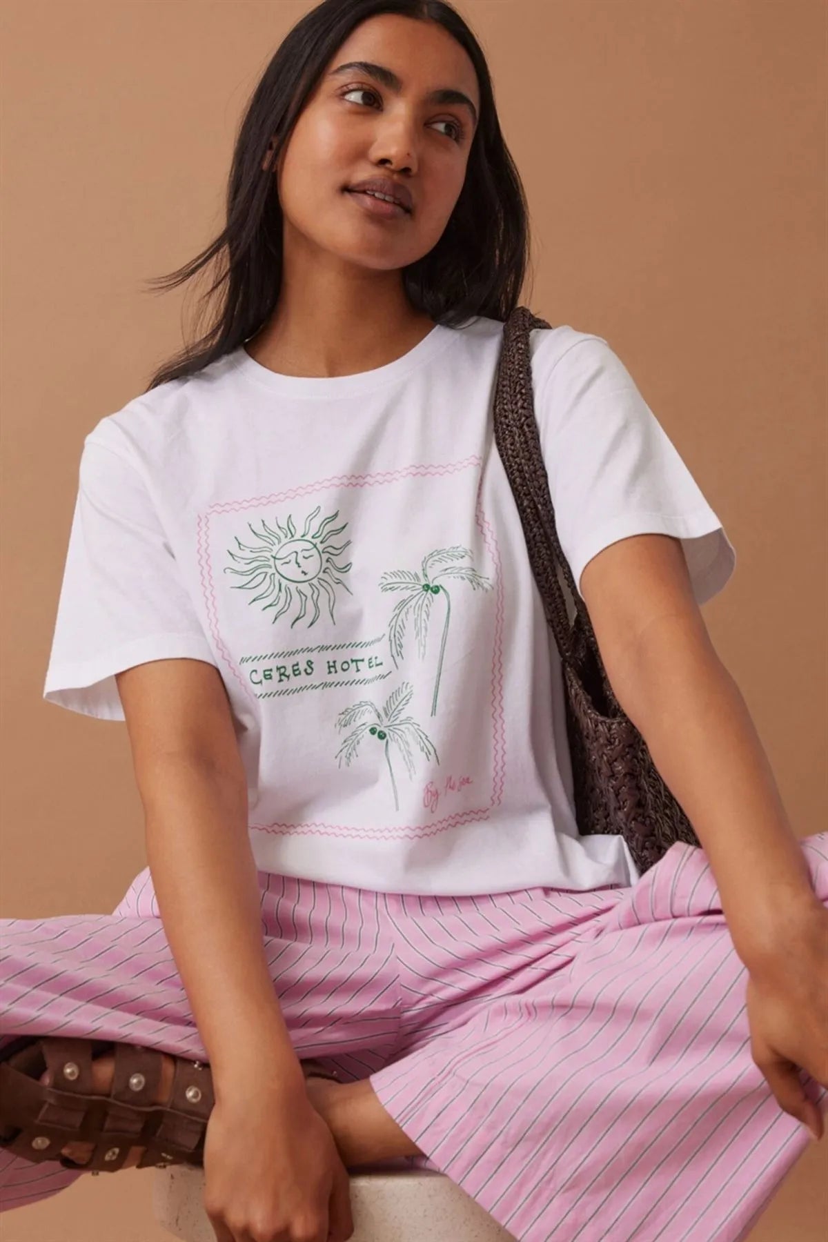 Stevie Slouchy Tee/White/Ceres Hotel