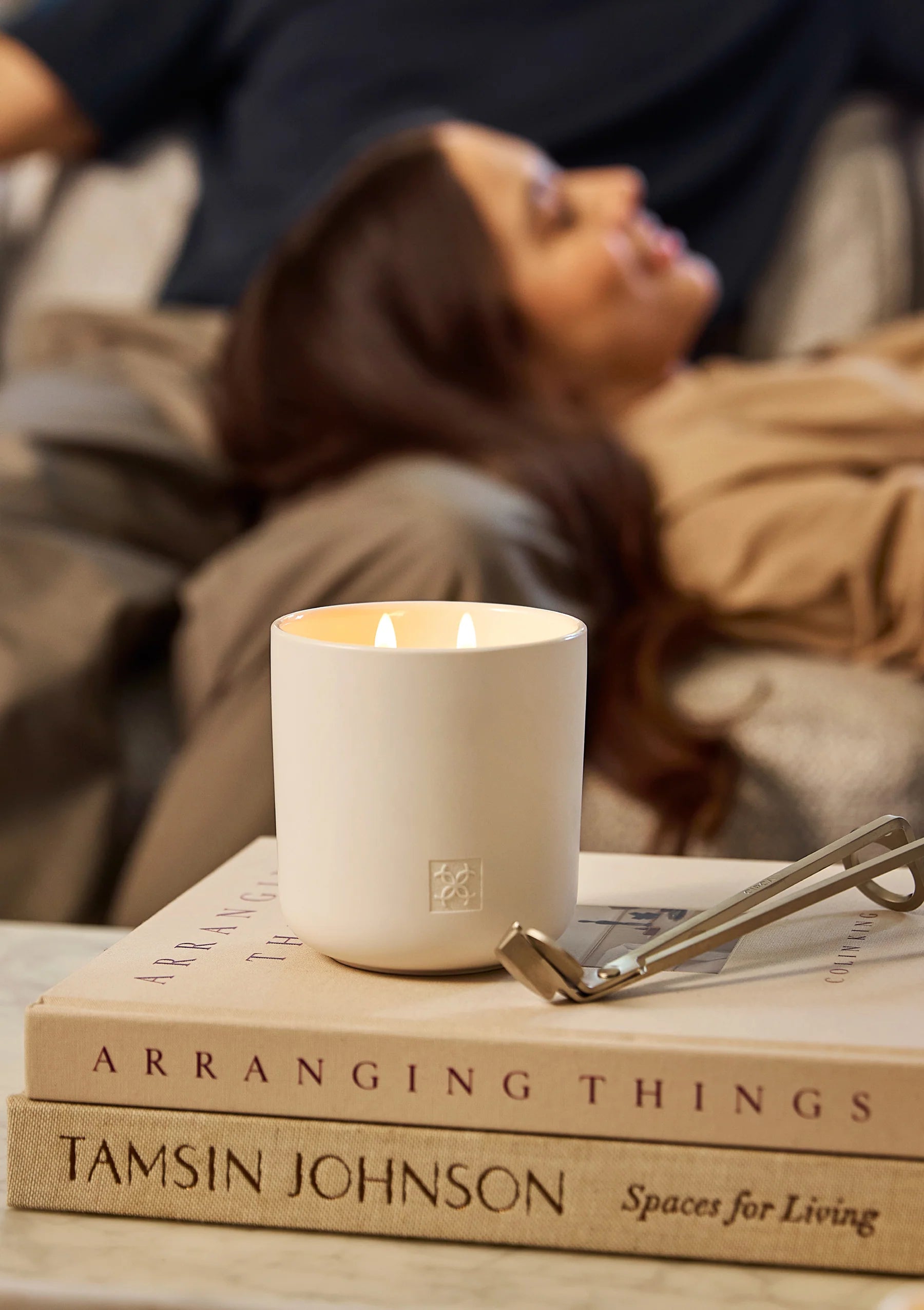 Sea salt and vanilla scented soy candle by Circa, 300g, with a white ceramic jar and natural wick, ideal for relaxing ambiance.