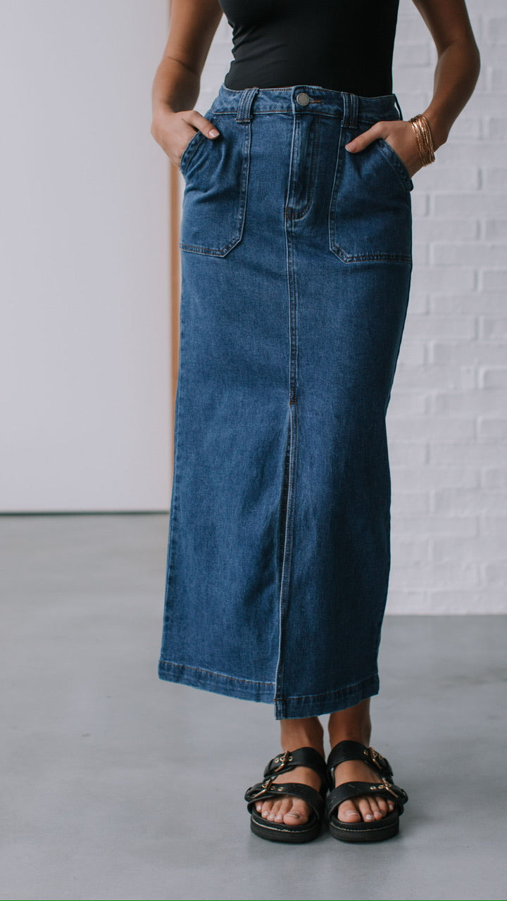 Pocket Split Front Stretch Denim Maxi Skirt – Dark Wash Denim