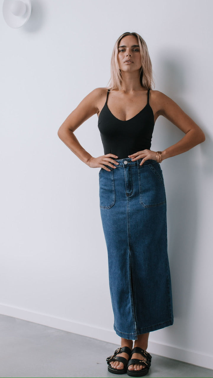 Pocket Split Front Stretch Denim Maxi Skirt – Dark Wash Denim